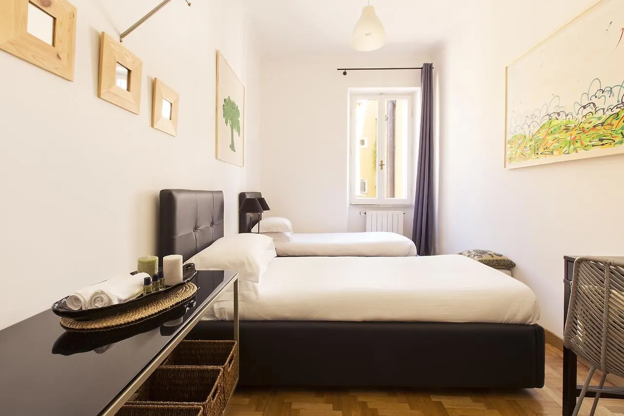 Romac Condotti With 3 Bedrooms Near The Spanish Steps Rome