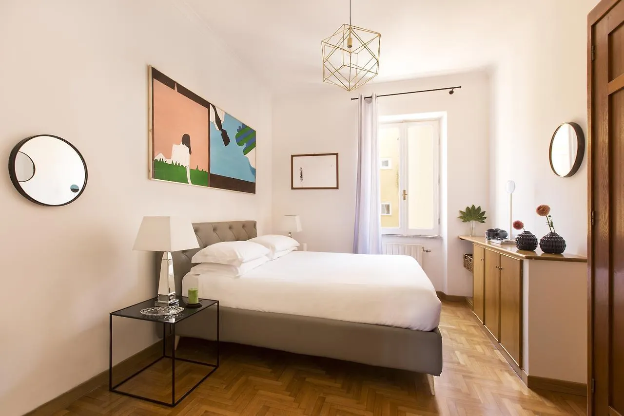 Romac Condotti With 3 Bedrooms Near The Spanish Steps Rome